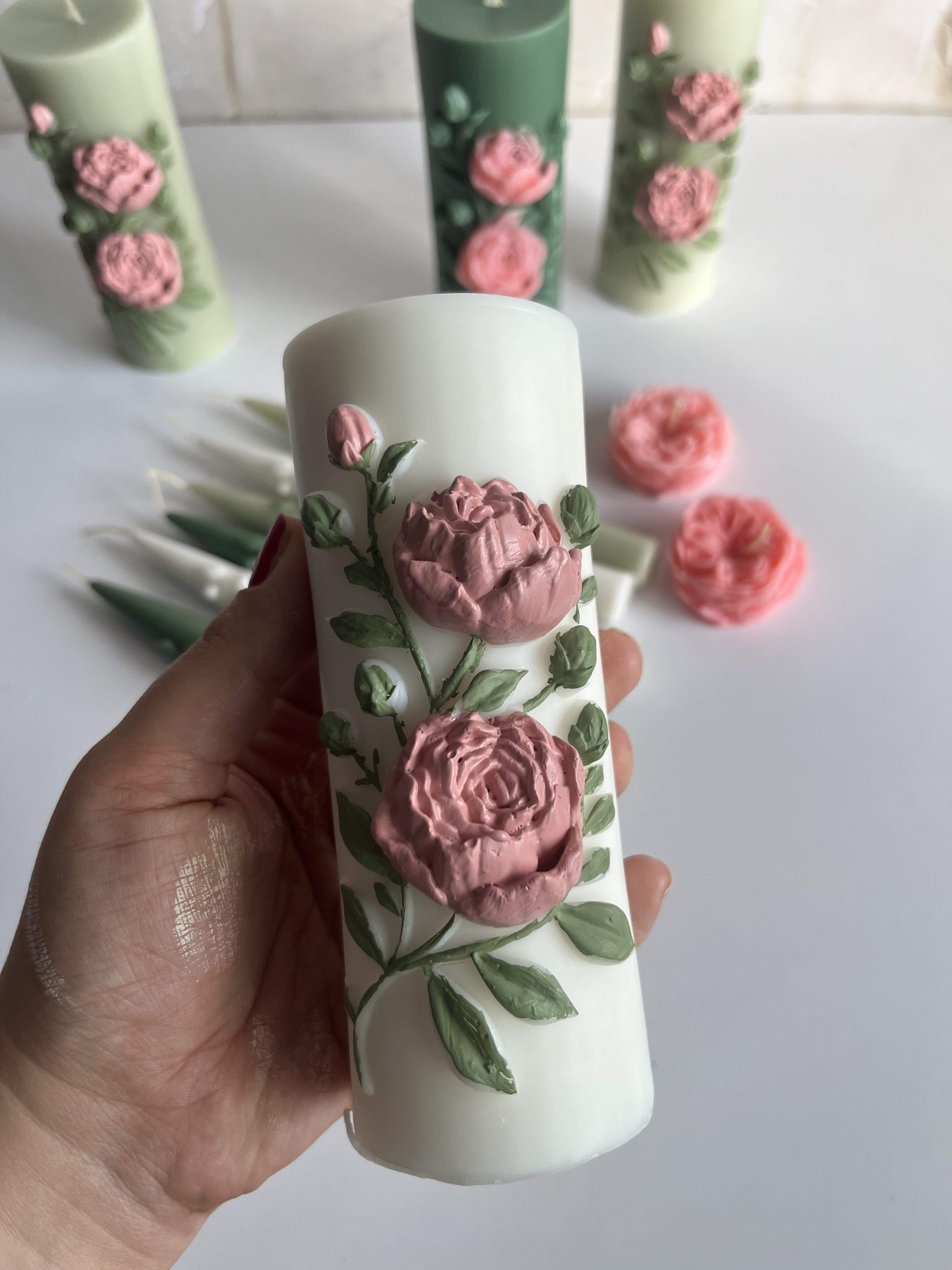 شمع استوانه گلدار مدل پیونی